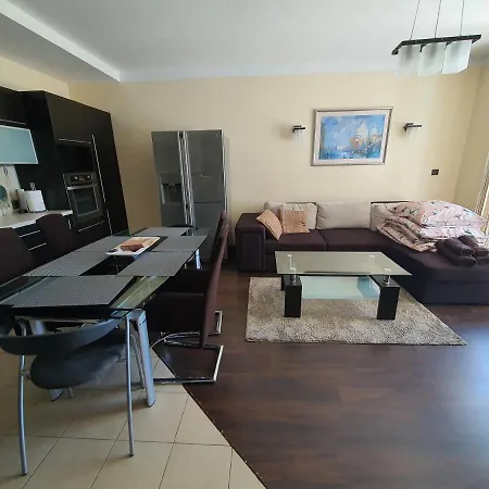 Apartament 3-Pokojowy 68 M , 250 Metrow Do Plazy ,Garaz *