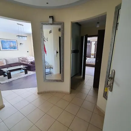 Apartament 3-Pokojowy 68 M , 250 Metrow Do Plazy ,Garaz דירה קולובז'ג
