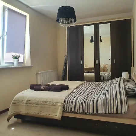 Apartament 3-Pokojowy 68 M , 250 Metrow Do Plazy ,Garaz דירה *
