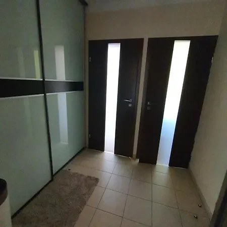 Apartament 3-Pokojowy 68 M , 250 Metrow Do Plazy ,Garaz דירה
