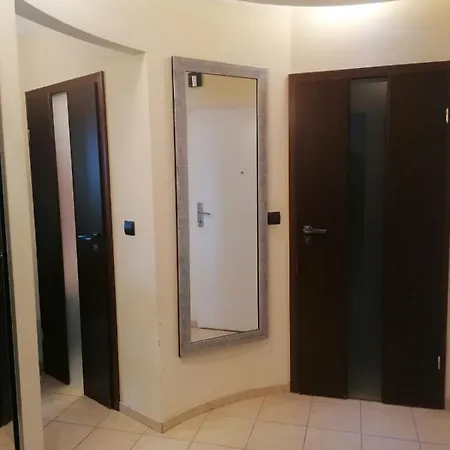 Apartament 3-Pokojowy 68 M , 250 Metrow Do Plazy ,Garaz דירה קולובז'ג