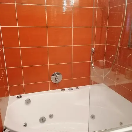 Apartament 3-Pokojowy 68 M , 250 Metrow Do Plazy ,Garaz דירה